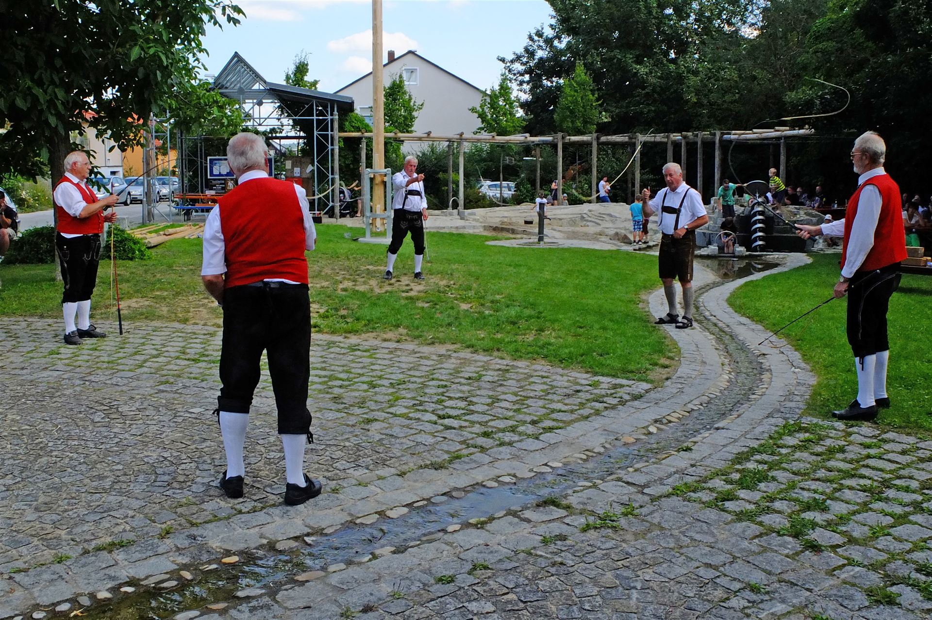 2016 - Kirtabaumaufstellen Donautaler Rgbg 60