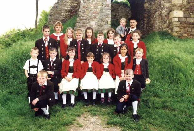 Kinder und Jugendgruppe Jahr 2002
