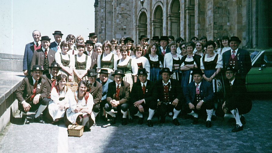 Gruppenbild 25 Jahre Trachtenverein