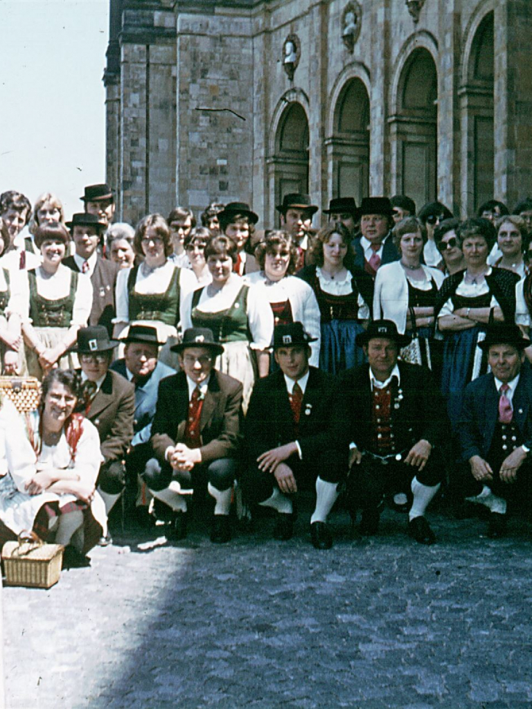 Gruppenbild 25 Jahre Trachtenverein