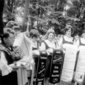 Weiter zur Seite Gründungsmitglieder Fahnenweihe-Gautrachtenfest - Festbänder 1967