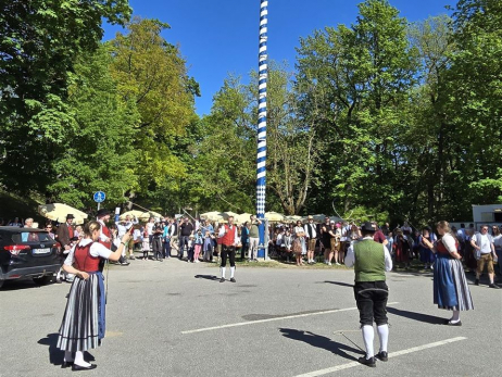 Goaßlschnalzer auf dem Maifest in Donaustauf 2026