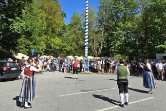 Goaßlschnalzer auf dem Maifest in Donaustauf 2026