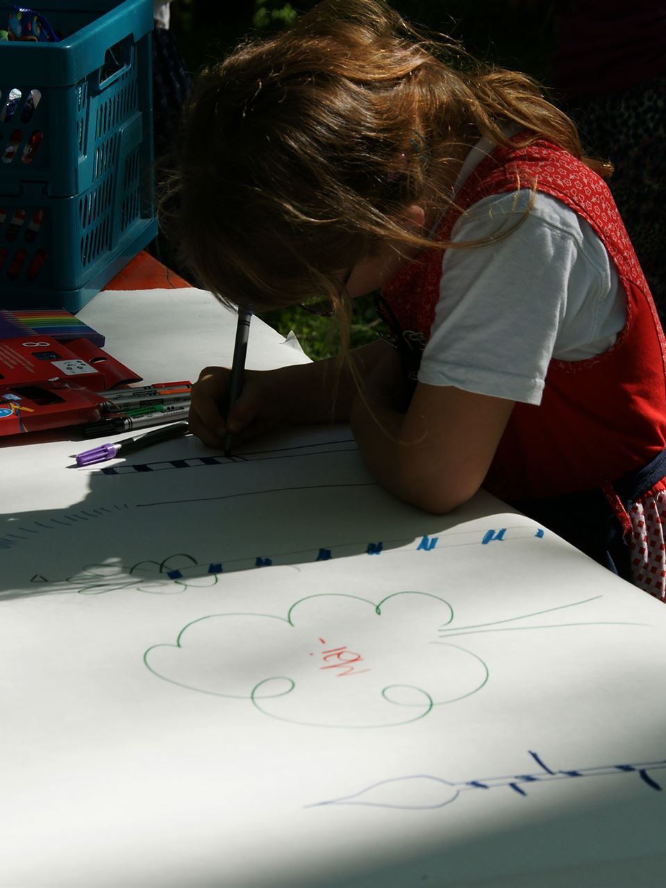 Kinder malen am 1. Mai Maibäume 2012