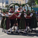 Tanzgruppe tanzt den Kronentanz auf dem Maifest 2026